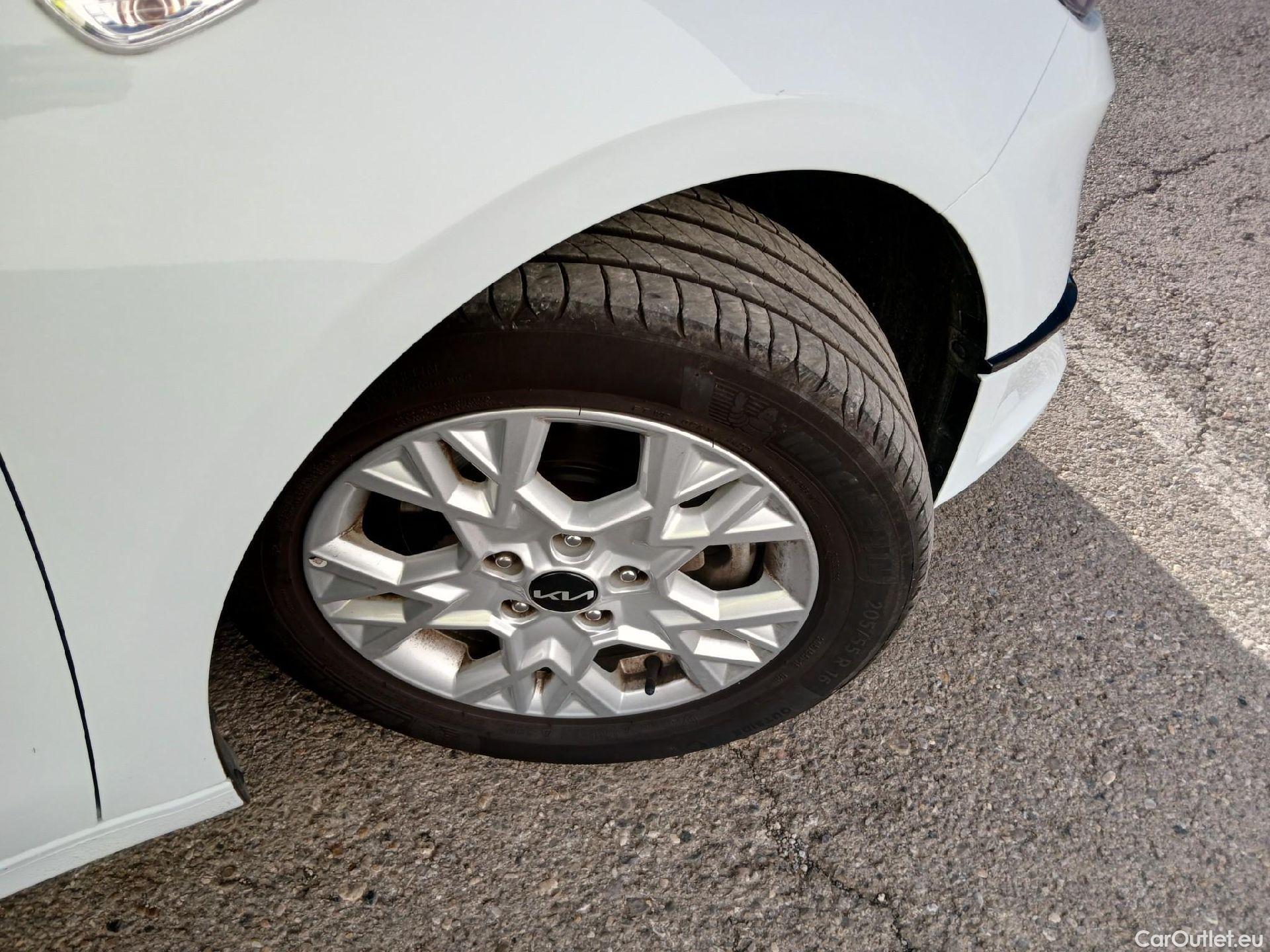  KIA  Cee'd KIA Ceed / 2021 / 5P / berlina con portón 1.0 MHEV 88kW (120CV) Drive DCT #11