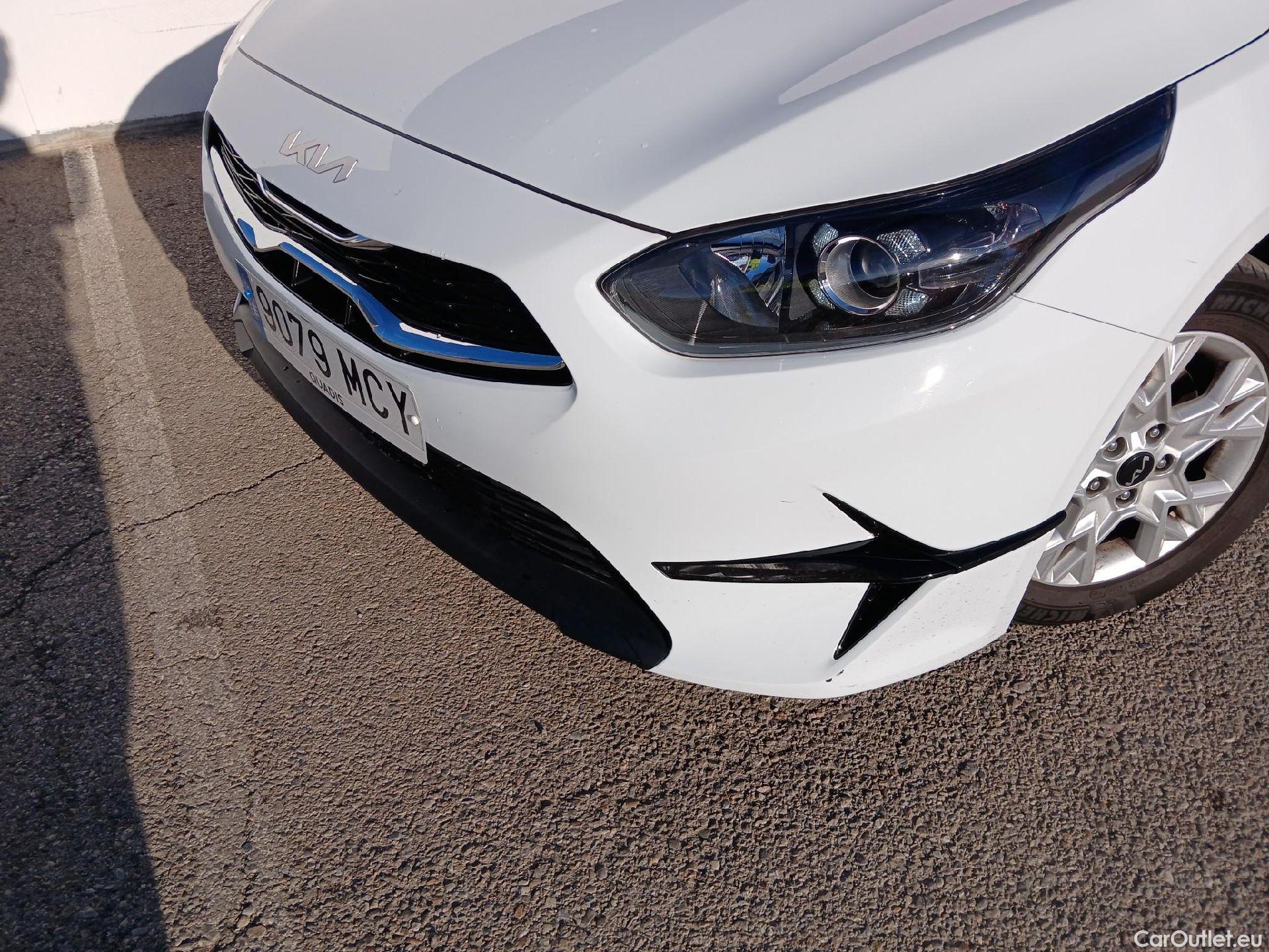  KIA  Cee'd KIA Ceed / 2021 / 5P / berlina con portón 1.0 MHEV 88kW (120CV) Drive DCT #6