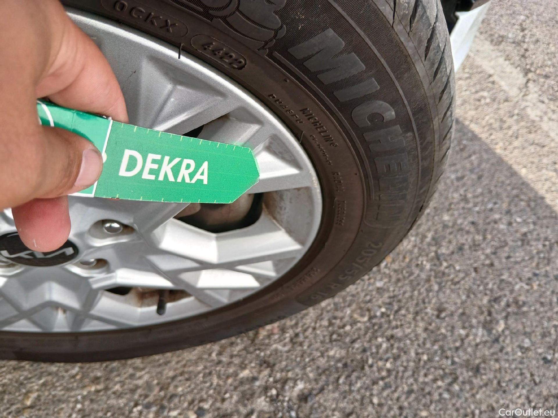  KIA  Cee'd KIA Ceed / 2021 / 5P / berlina con portón 1.0 MHEV 88kW (120CV) Drive DCT #12