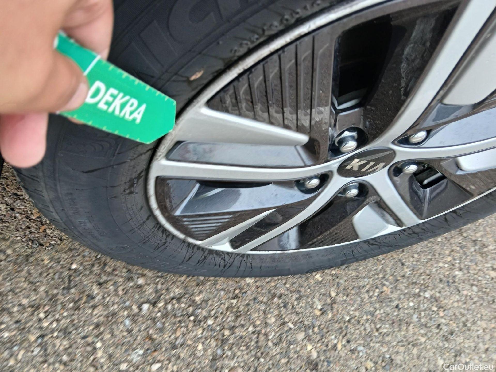  KIA  Niro KIA  1.6 GDi PHEV 104kW (141CV) Drive (AC) #31