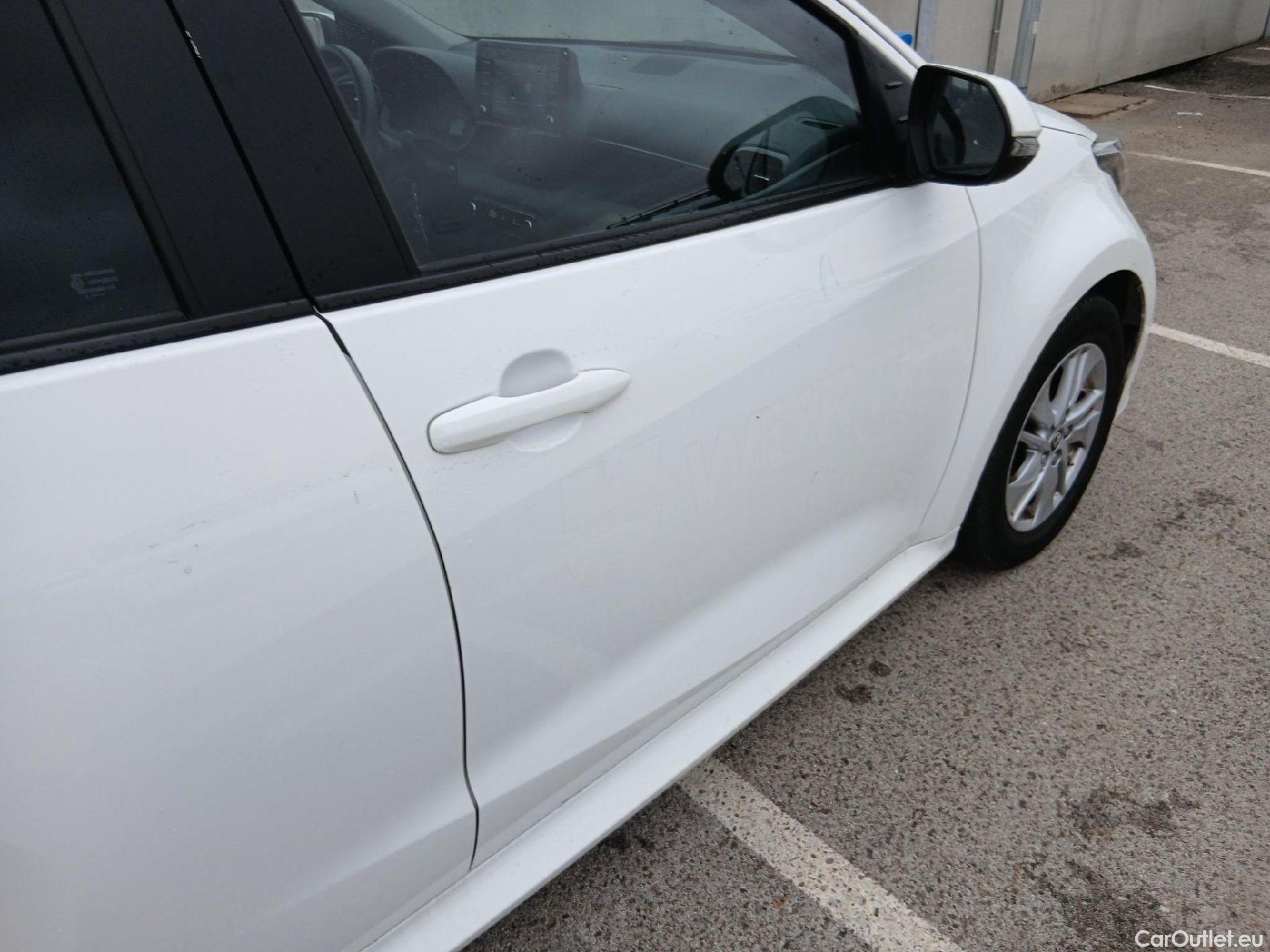  Toyota  Yaris TOYOTA  / 2020 / 5P / berlina con portón 1.5 120H Business Plus #10