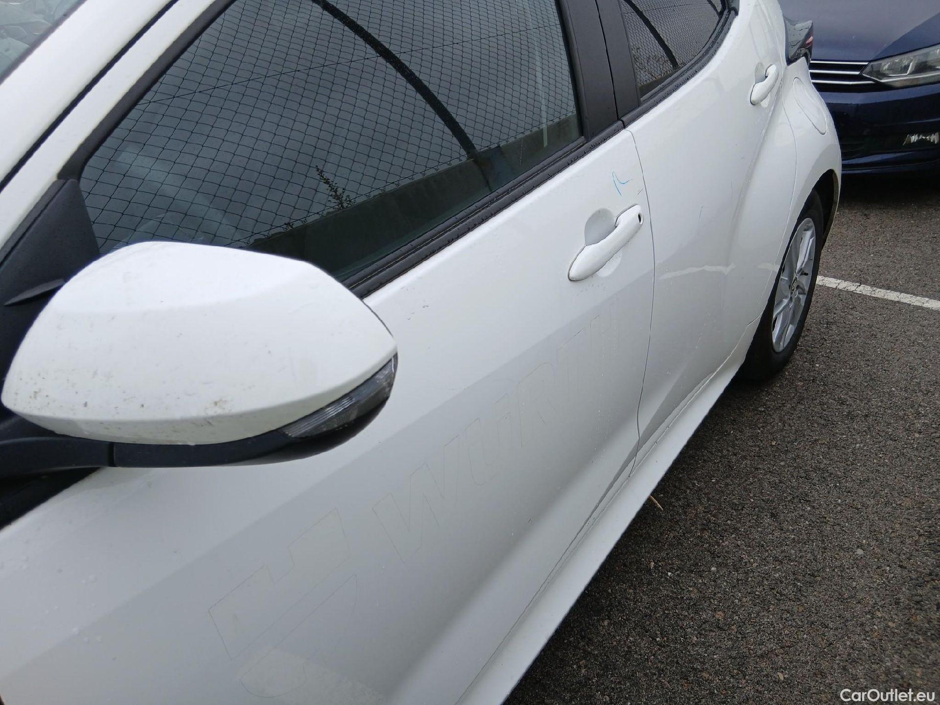  Toyota  Yaris TOYOTA  / 2020 / 5P / berlina con portón 1.5 120H Business Plus #3