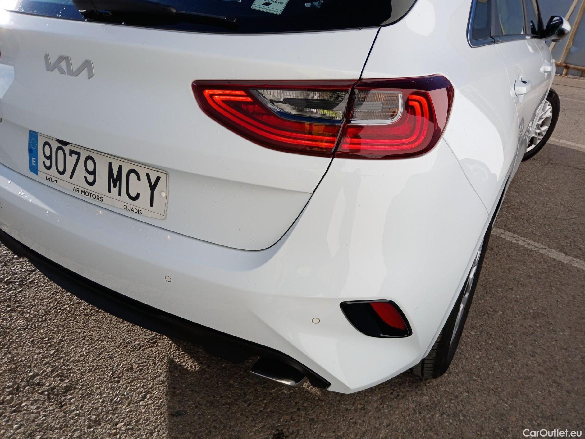  KIA  Cee'd KIA Ceed / 2021 / 5P / berlina con portón 1.0 MHEV 88kW (120CV) Drive DCT #8