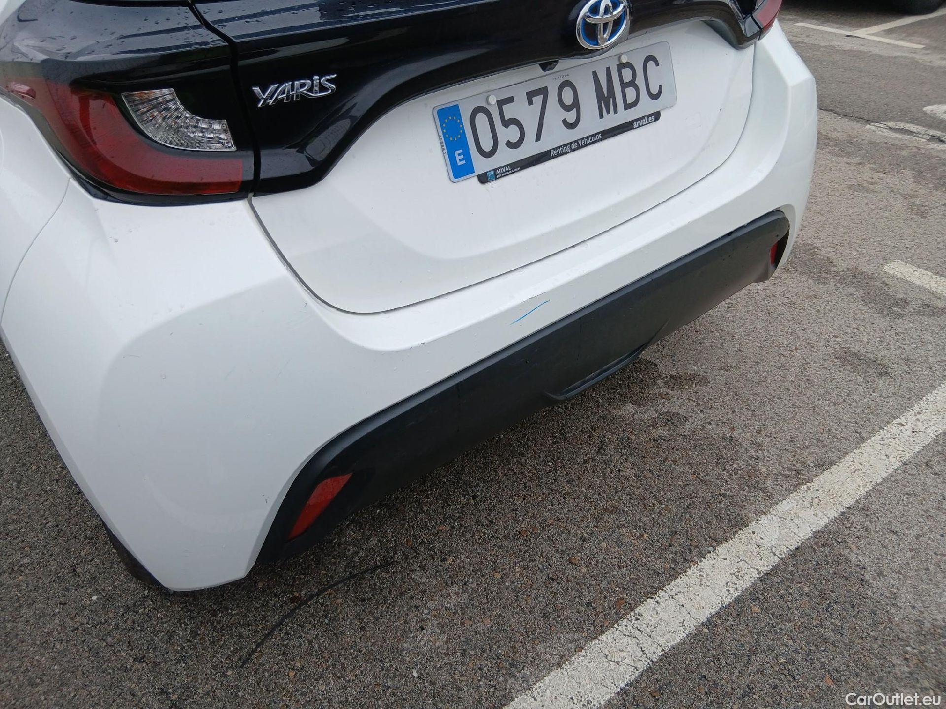  Toyota  Yaris TOYOTA  / 2020 / 5P / berlina con portón 1.5 120H Business Plus #7