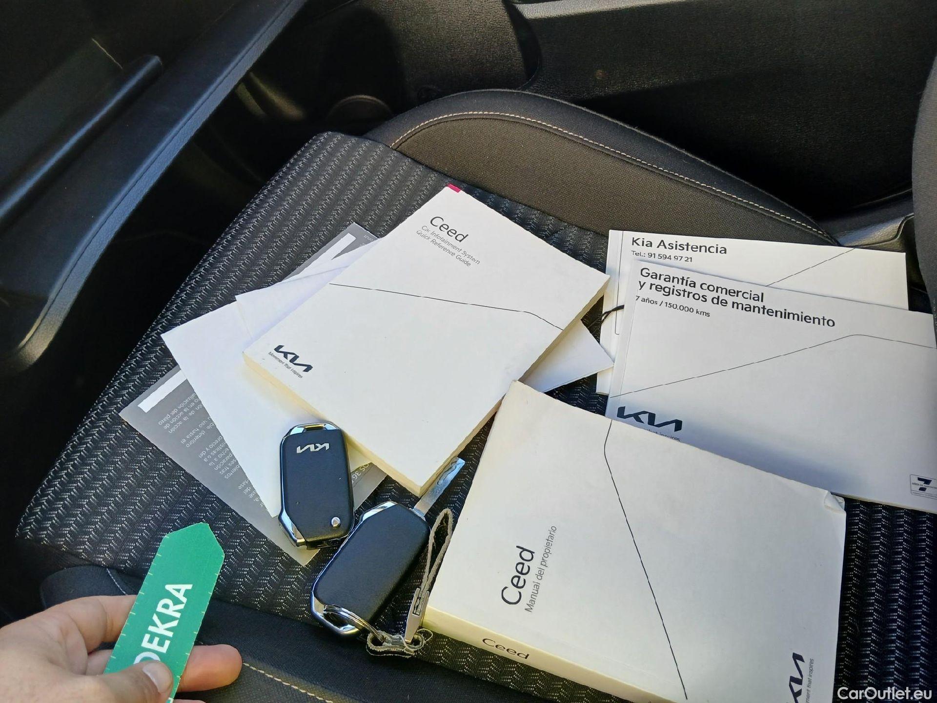  KIA  Cee'd KIA Ceed / 2021 / 5P / berlina con portón 1.0 MHEV 88kW (120CV) Drive DCT #1