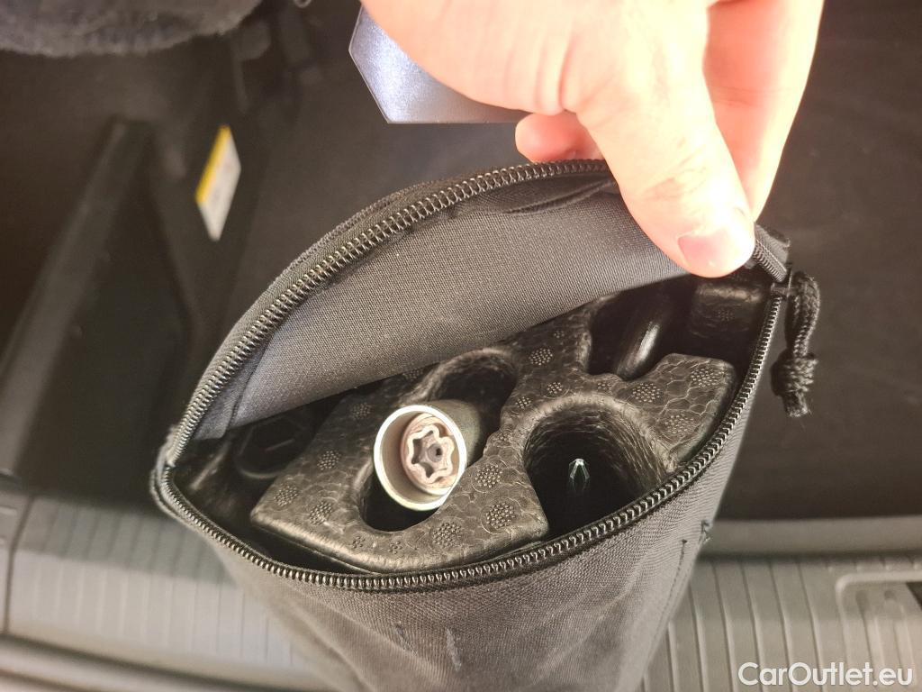  Volkswagen  Tiguan VOLKSWAGEN  / 2016 / 5P / SUV 1.5 TSI 150 EVO DSG7 Carat Exclusive #27