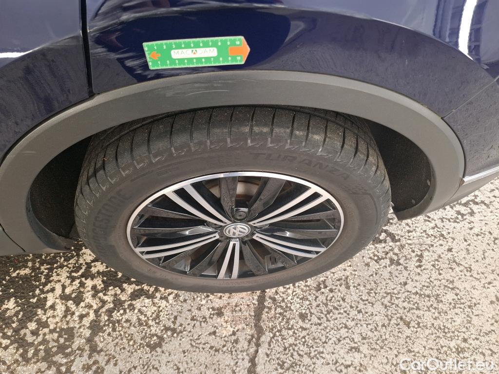  Volkswagen  Tiguan VOLKSWAGEN  / 2016 / 5P / SUV 1.5 TSI 150 EVO DSG7 Carat Exclusive #29