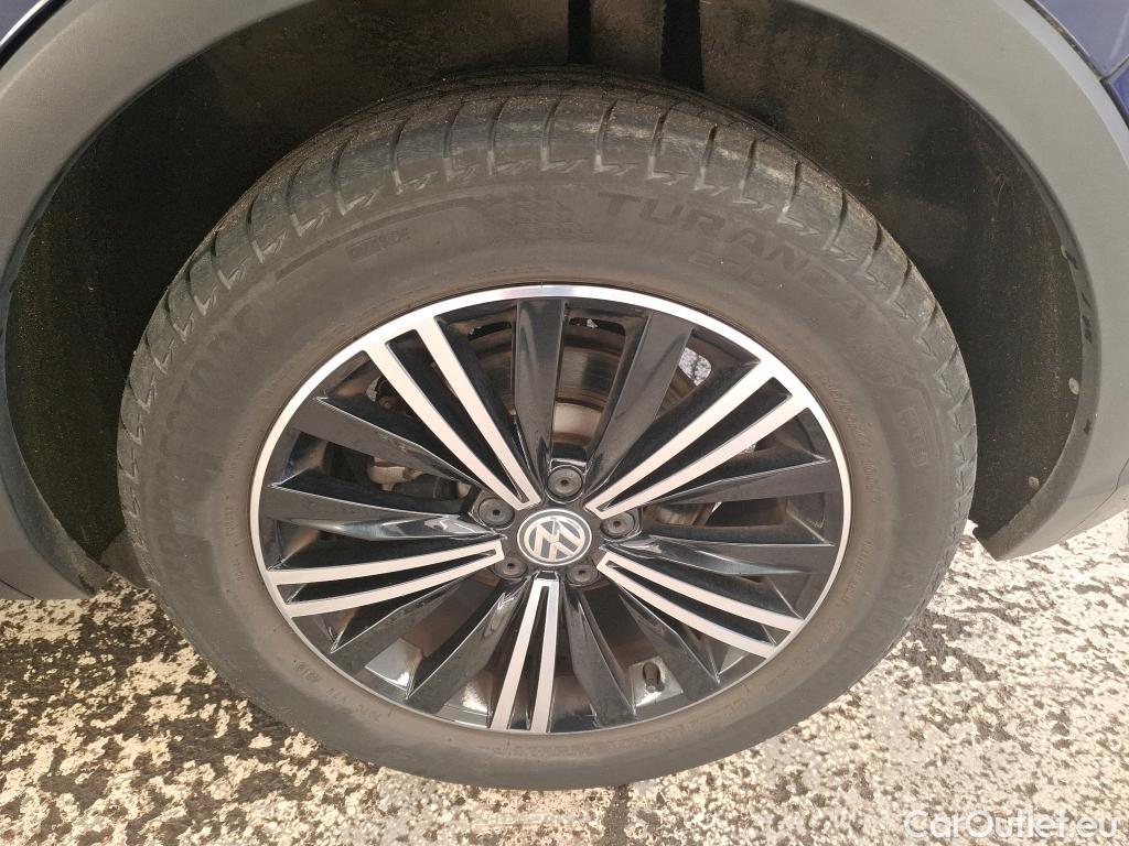  Volkswagen  Tiguan VOLKSWAGEN  / 2016 / 5P / SUV 1.5 TSI 150 EVO DSG7 Carat Exclusive #21