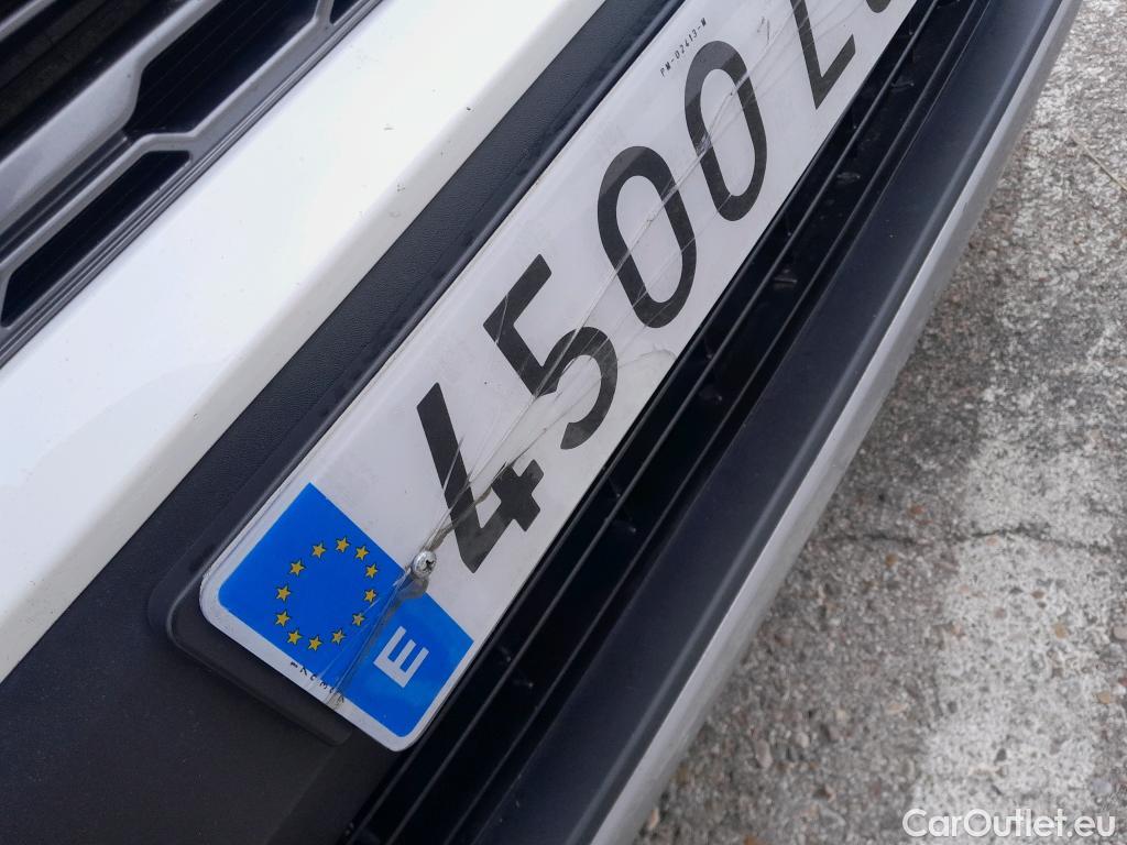  Toyota  RAV4 TOYOTA  / 2018 / 5P / todoterreno 2.5l 220H Advance 4WD #41