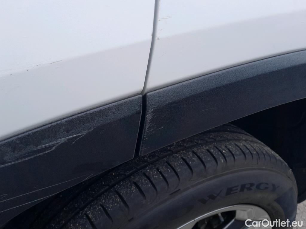  Toyota  RAV4 TOYOTA  / 2018 / 5P / todoterreno 2.5l 220H Advance 4WD #47