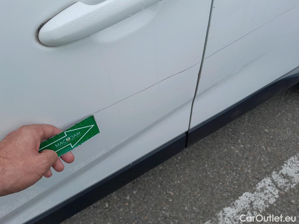  Toyota  RAV4 TOYOTA  / 2018 / 5P / todoterreno 2.5l 220H Advance 4WD #11