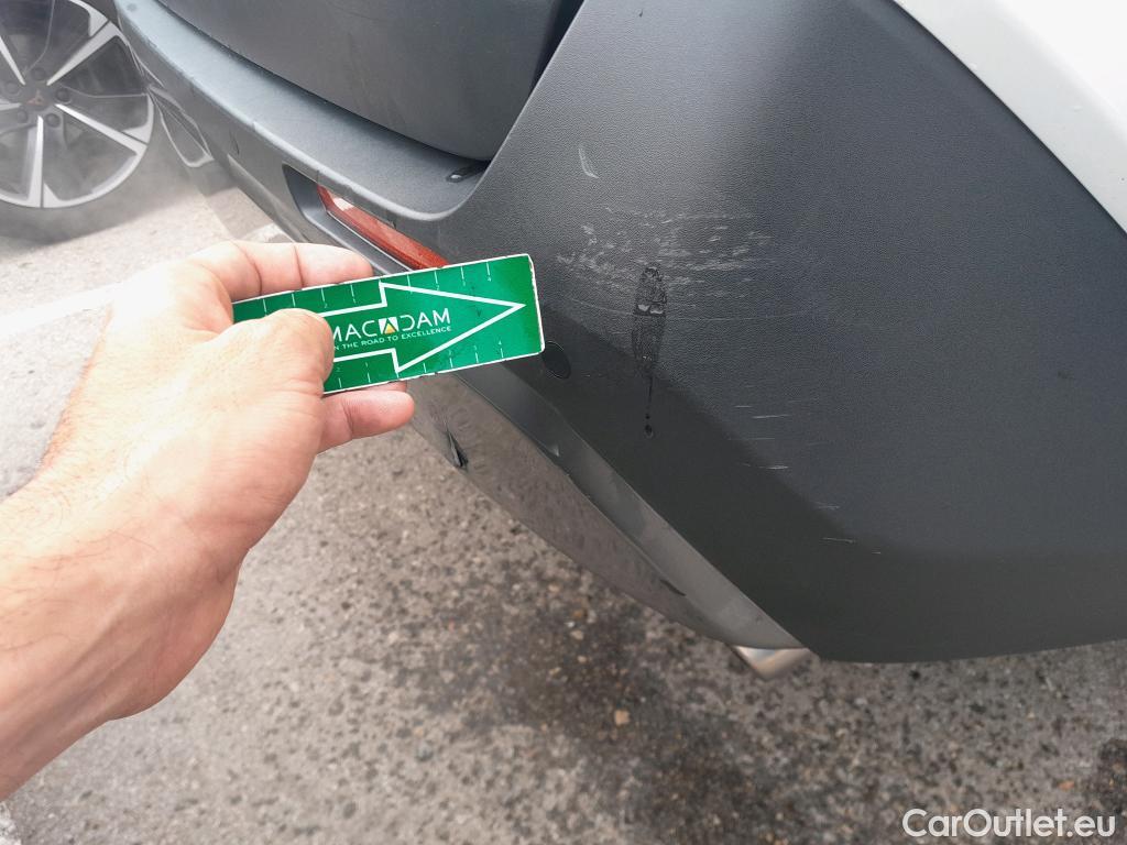  Toyota  RAV4 TOYOTA  / 2018 / 5P / todoterreno 2.5l 220H Advance 4WD #34