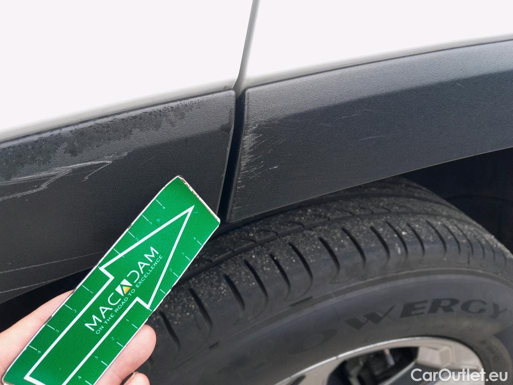  Toyota  RAV4 TOYOTA  / 2018 / 5P / todoterreno 2.5l 220H Advance 4WD #48