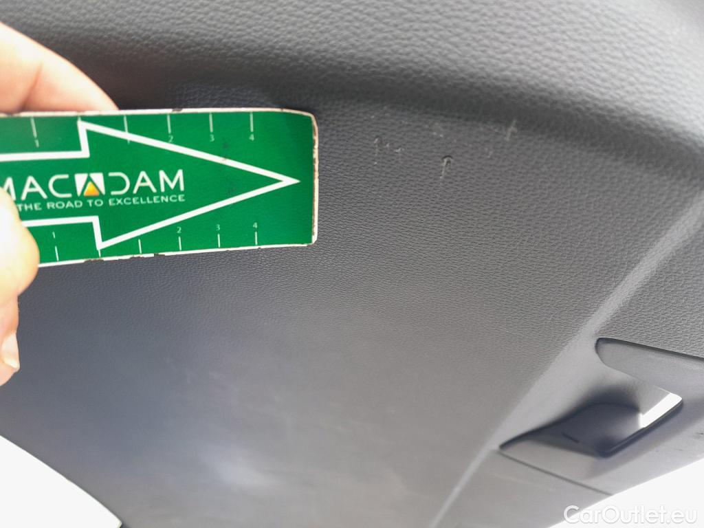  Toyota  RAV4 TOYOTA  / 2018 / 5P / todoterreno 2.5l 220H Advance 4WD #32