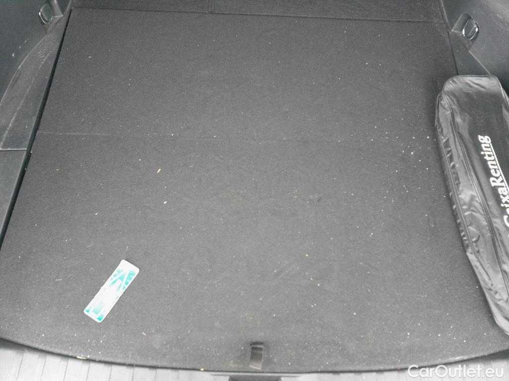  Toyota  RAV4 TOYOTA  / 2018 / 5P / todoterreno 2.5l 220H Advance 4WD #18