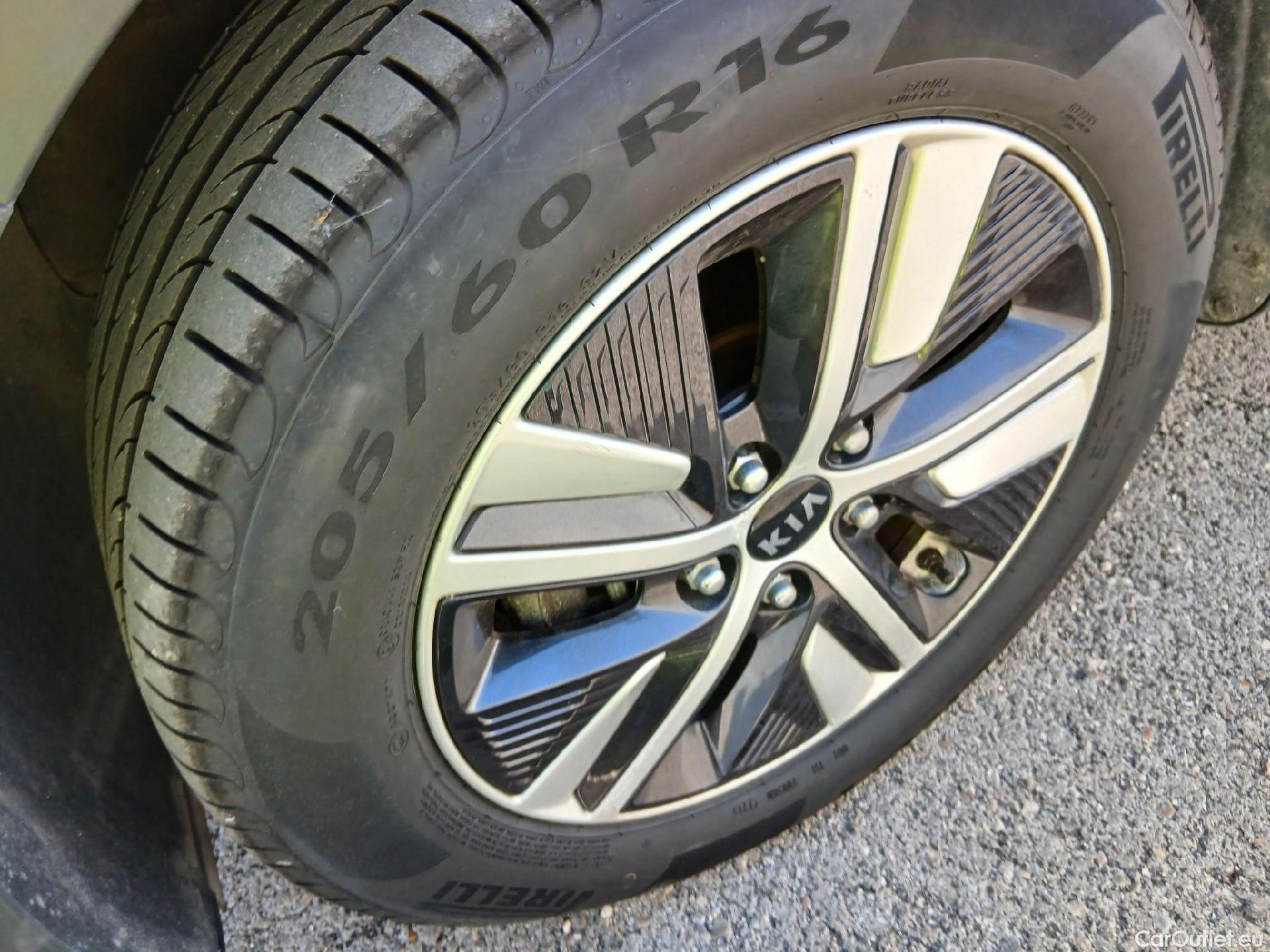  KIA  Niro KIA  1.6 GDi PHEV 104kW (141CV) Drive (AC) #17