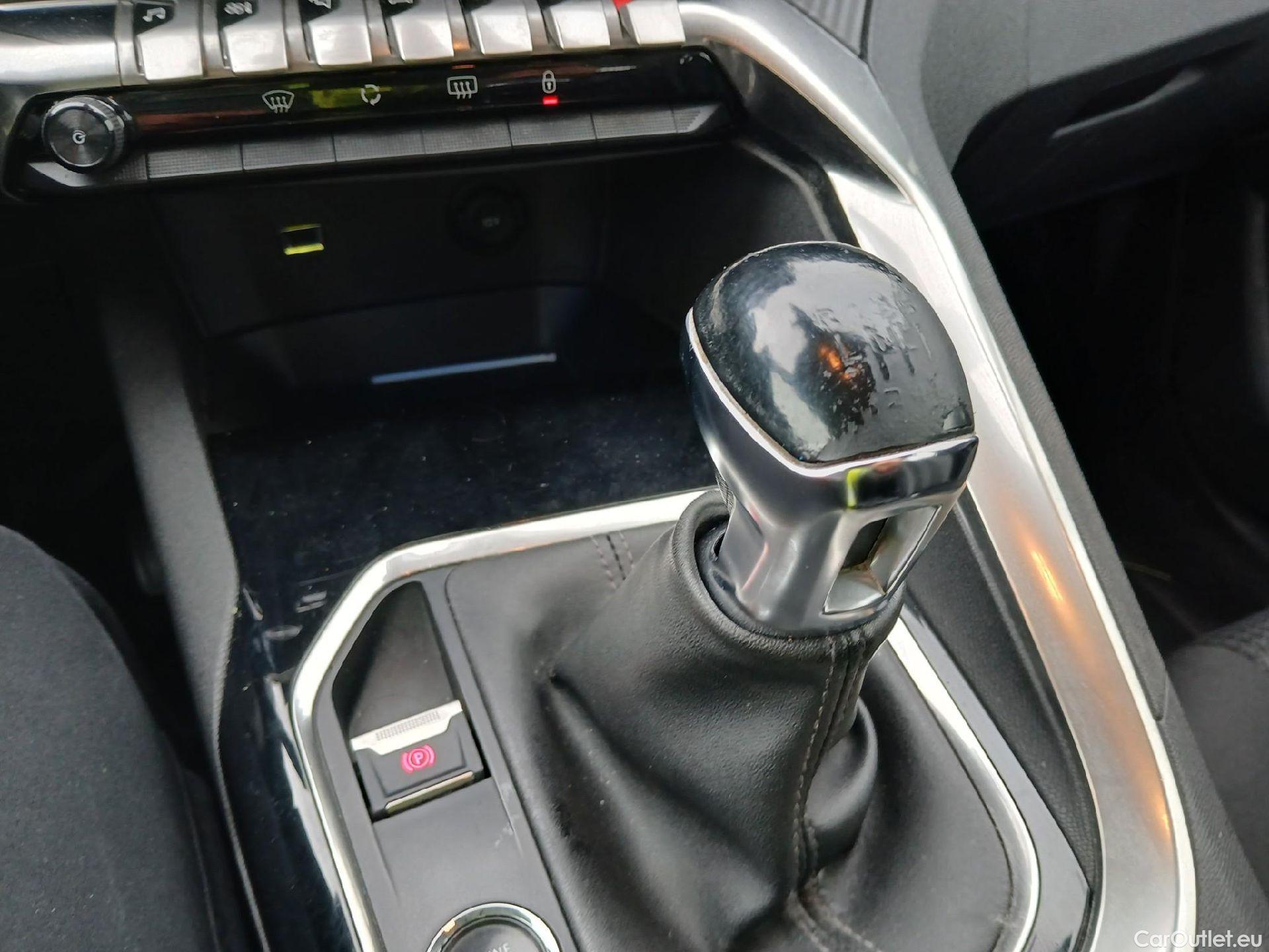  Peugeot  3008 PEUGEOT  / 2020 / 5P / todoterreno 1.5 BlueHDi 96kW (130CV) S&S Active Pack #2