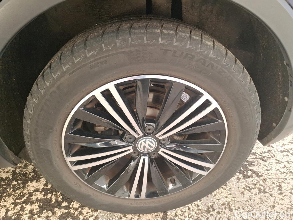  Volkswagen  Tiguan VOLKSWAGEN  / 2016 / 5P / SUV 1.5 TSI 150 EVO DSG7 Carat Exclusive #28
