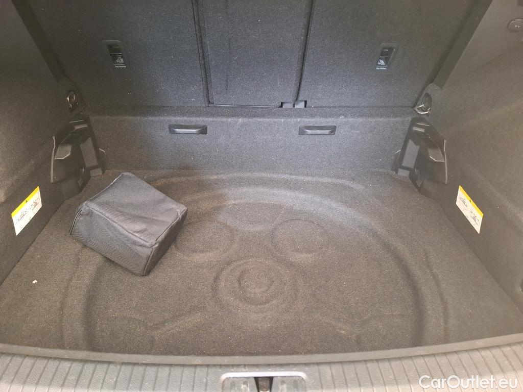  Volkswagen  Tiguan VOLKSWAGEN  / 2016 / 5P / SUV 1.5 TSI 150 EVO DSG7 Carat Exclusive #20