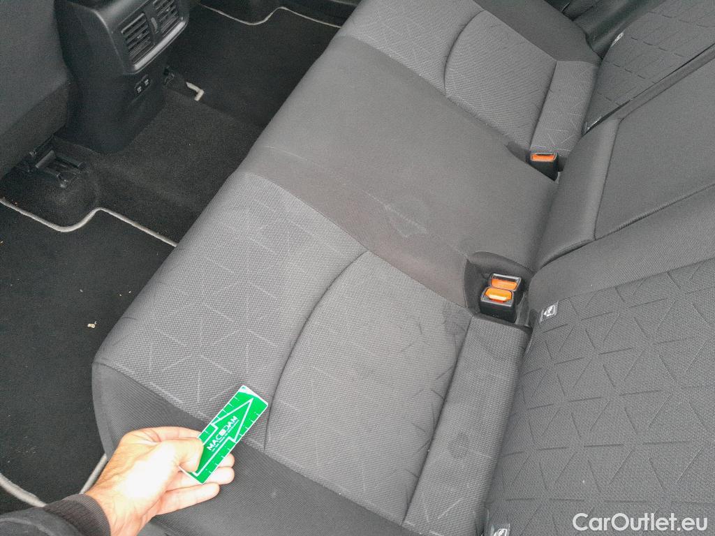  Toyota  RAV4 TOYOTA  / 2018 / 5P / todoterreno 2.5l 220H Advance 4WD #19