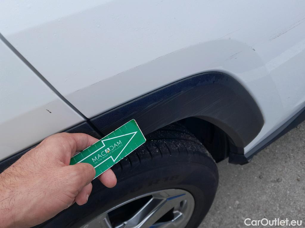  Toyota  RAV4 TOYOTA  / 2018 / 5P / todoterreno 2.5l 220H Advance 4WD #38