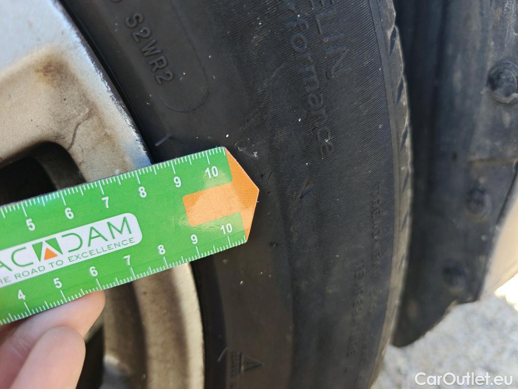  Ford  Kuga FORD  / 2016 / 5P / todoterreno 1.5 EcoBoost 88kW 4x2 Trend+ (CX) #9