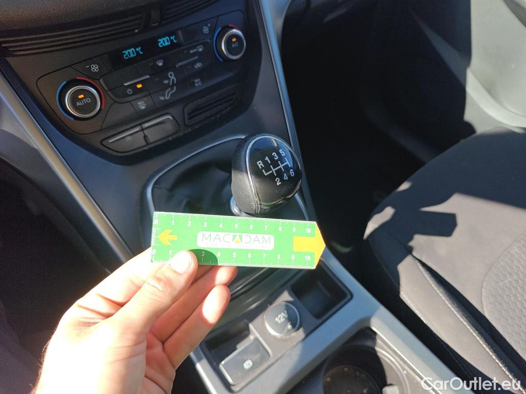  Ford  Kuga FORD  / 2016 / 5P / todoterreno 1.5 EcoBoost 88kW 4x2 Trend+ (CX) #30