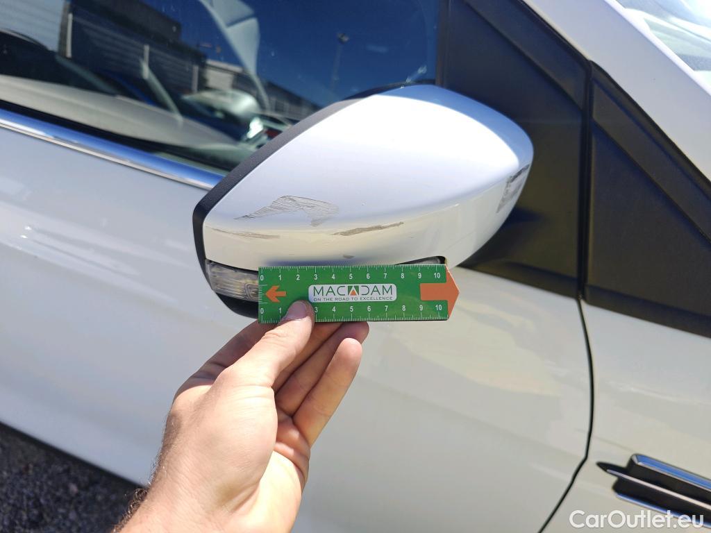  Ford  Kuga FORD  / 2016 / 5P / todoterreno 1.5 EcoBoost 88kW 4x2 Trend+ (CX) #44