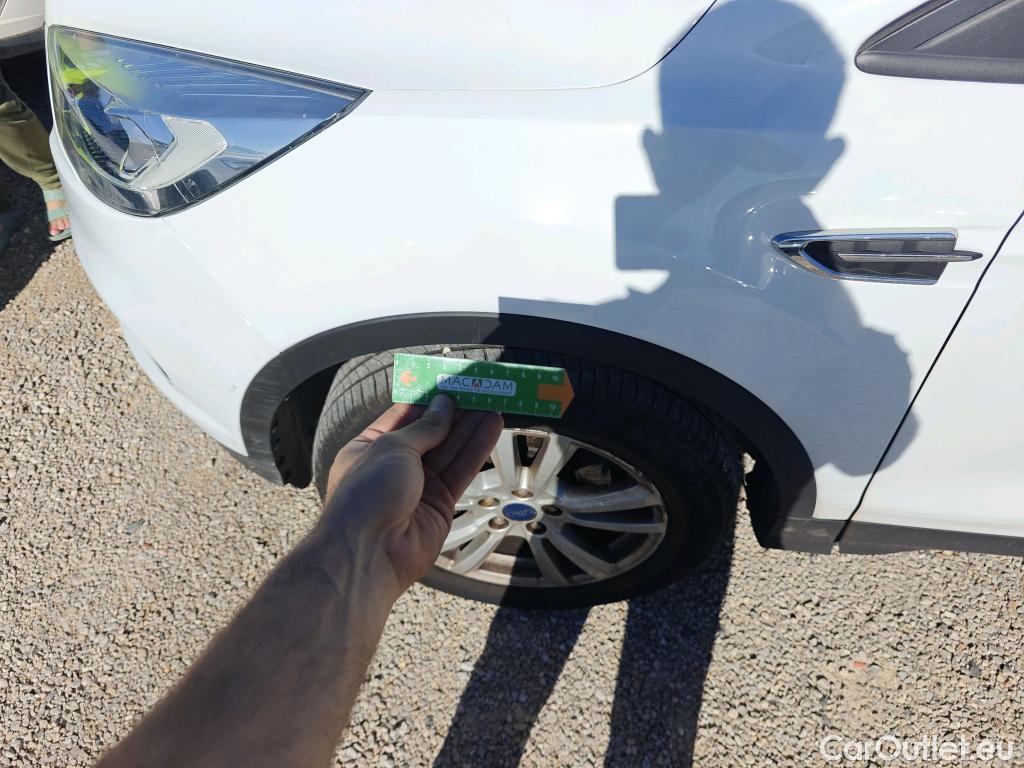  Ford  Kuga FORD  / 2016 / 5P / todoterreno 1.5 EcoBoost 88kW 4x2 Trend+ (CX) #48