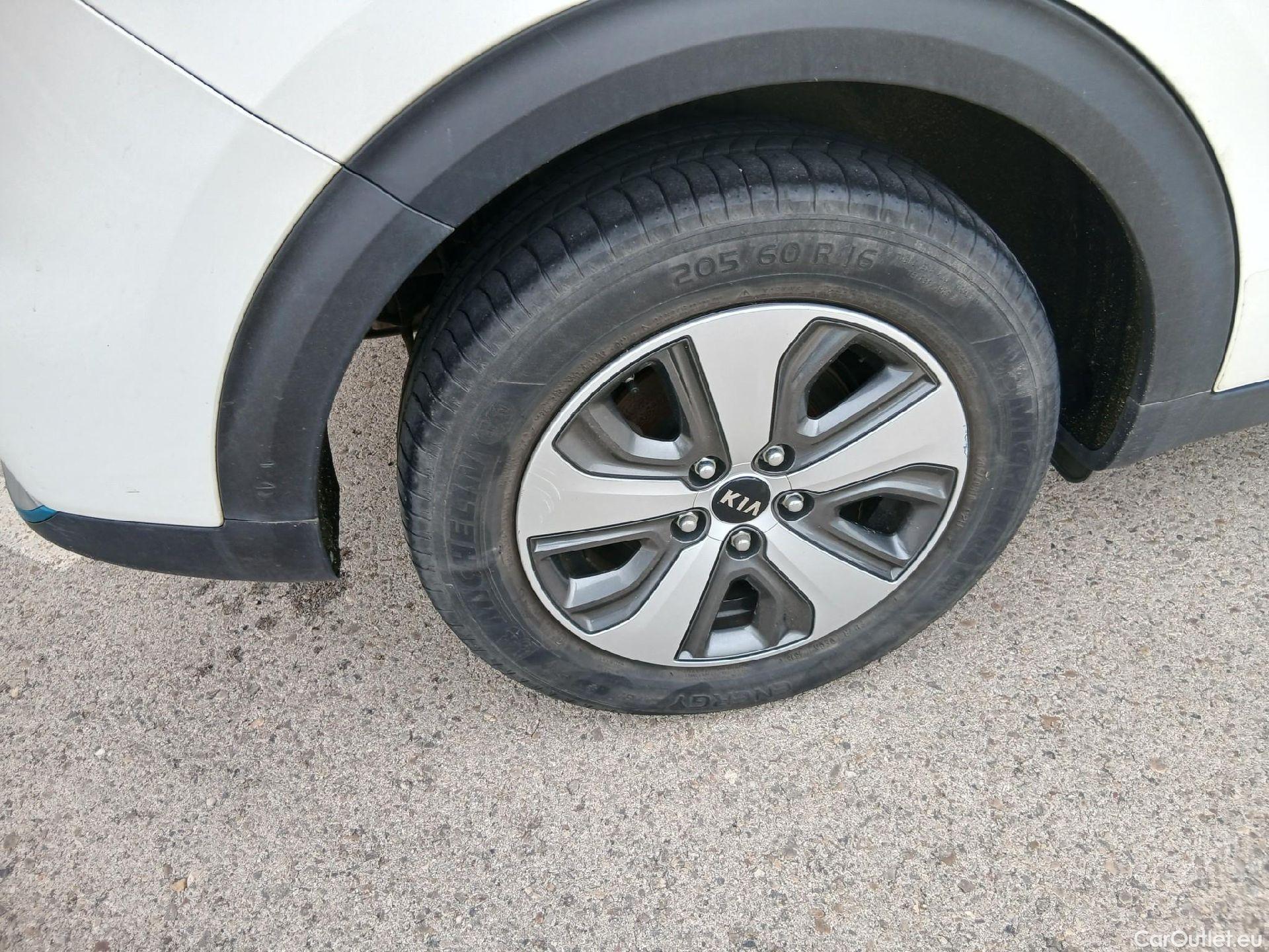  KIA  Niro KIA  Hïbrido Enchufable / 2016 / 5P / crossover 1.6 GDi Híbrido Enchufable 104kW Drive #15