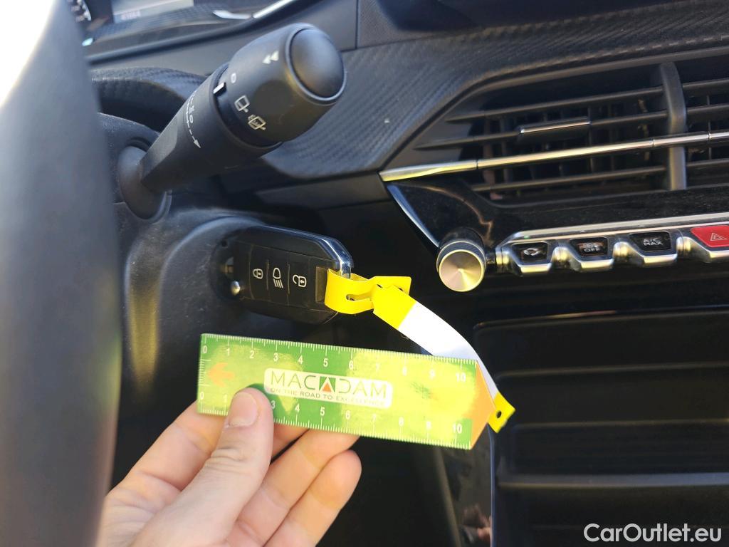  Peugeot  208 PEUGEOT  / 2019 / 5P / berlina con portón PureTech 73kW (100CV) Active Pack #1