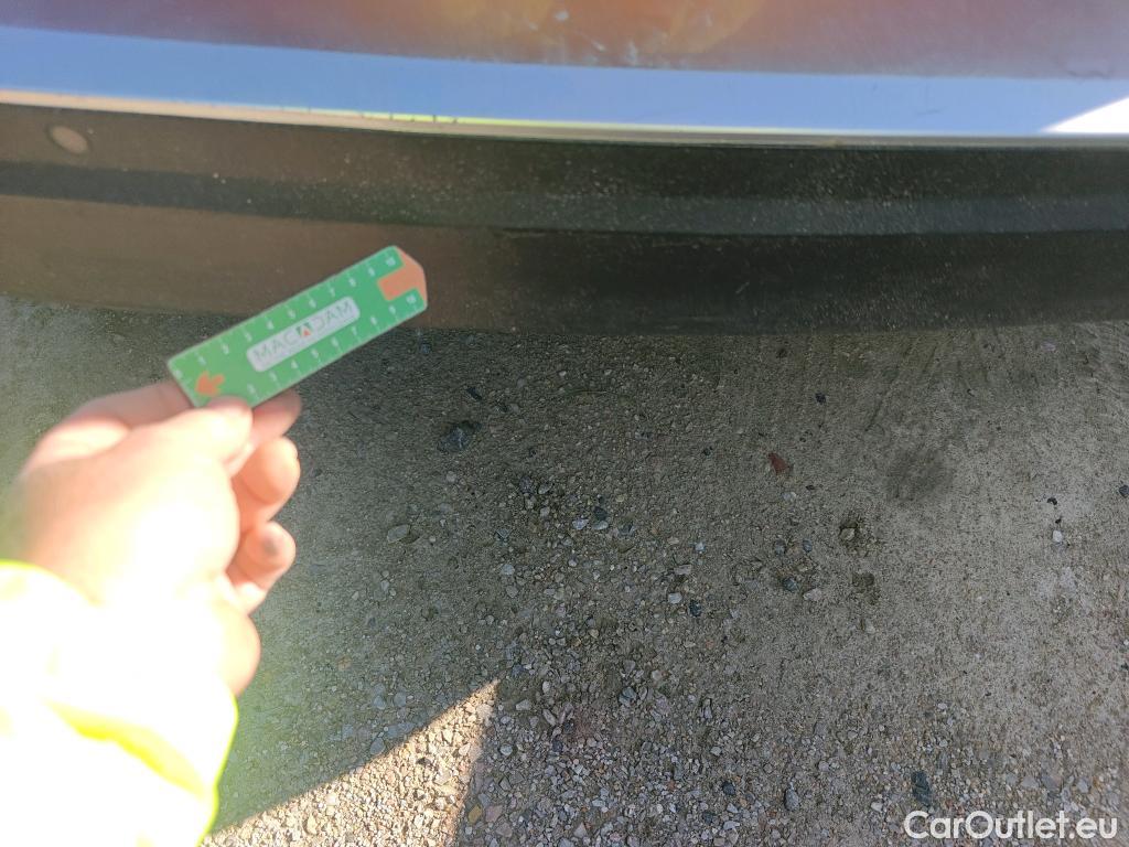  Peugeot  2008 PEUGEOT  / 2019 / 5P / todoterreno Allure Pack Puretech 100 S&S BVM6 #23