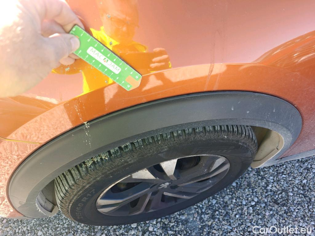  Peugeot  2008 PEUGEOT  / 2019 / 5P / todoterreno Allure Pack Puretech 100 S&S BVM6 #19