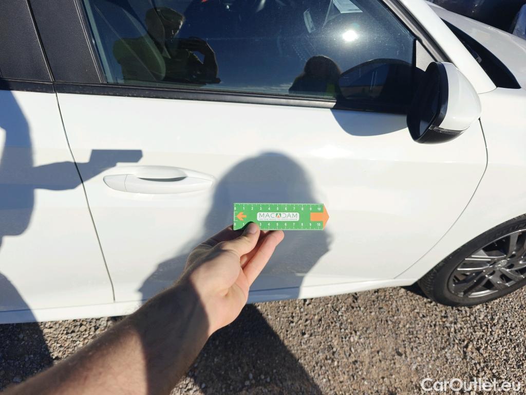  Peugeot  208 PEUGEOT  / 2019 / 5P / berlina con portón PureTech 73kW (100CV) Active Pack #27