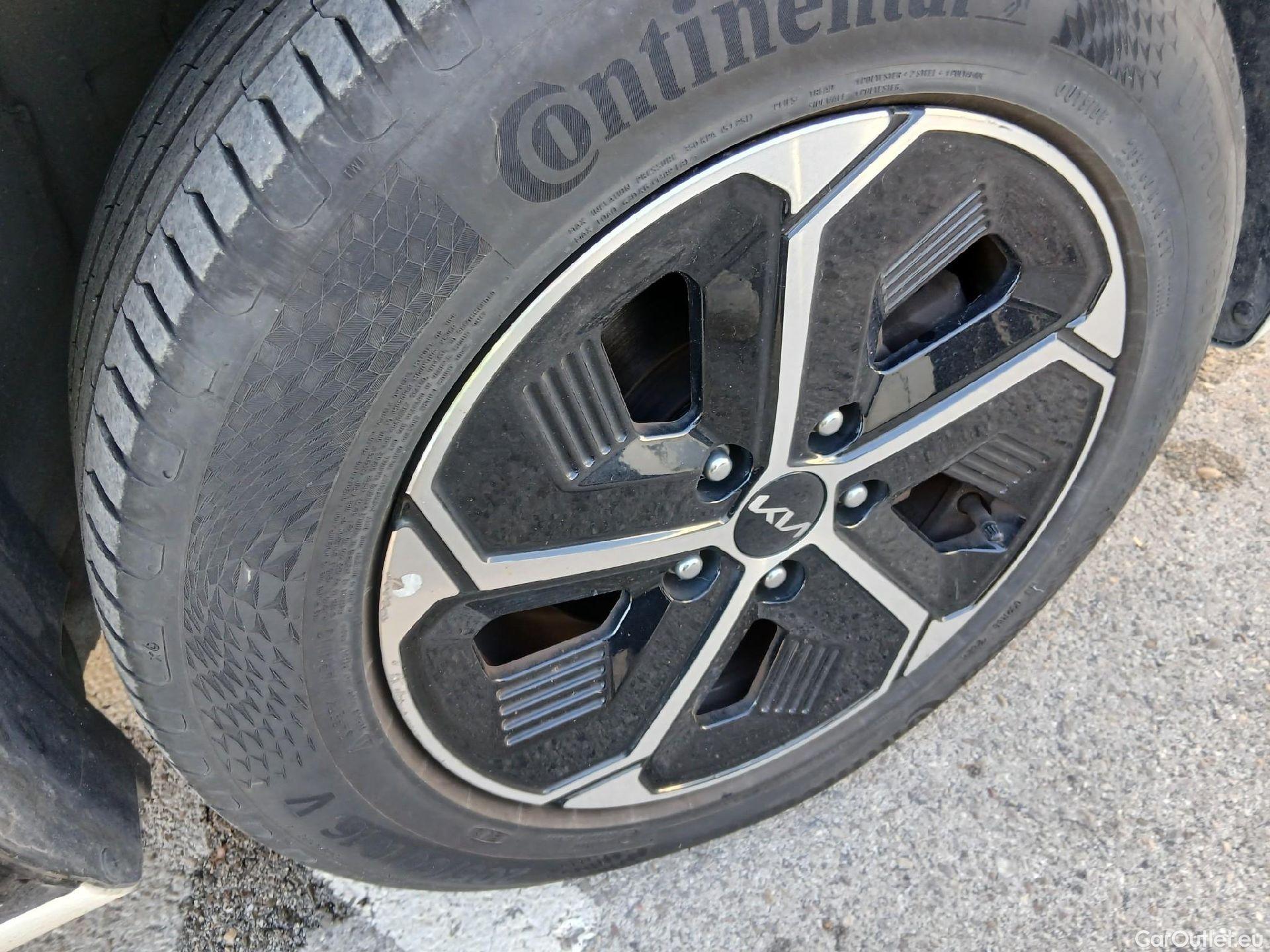  KIA  Niro KIA  / 2022 / 5P / crossover 1.6 GDi HEV 104kW (141CV) Drive #14