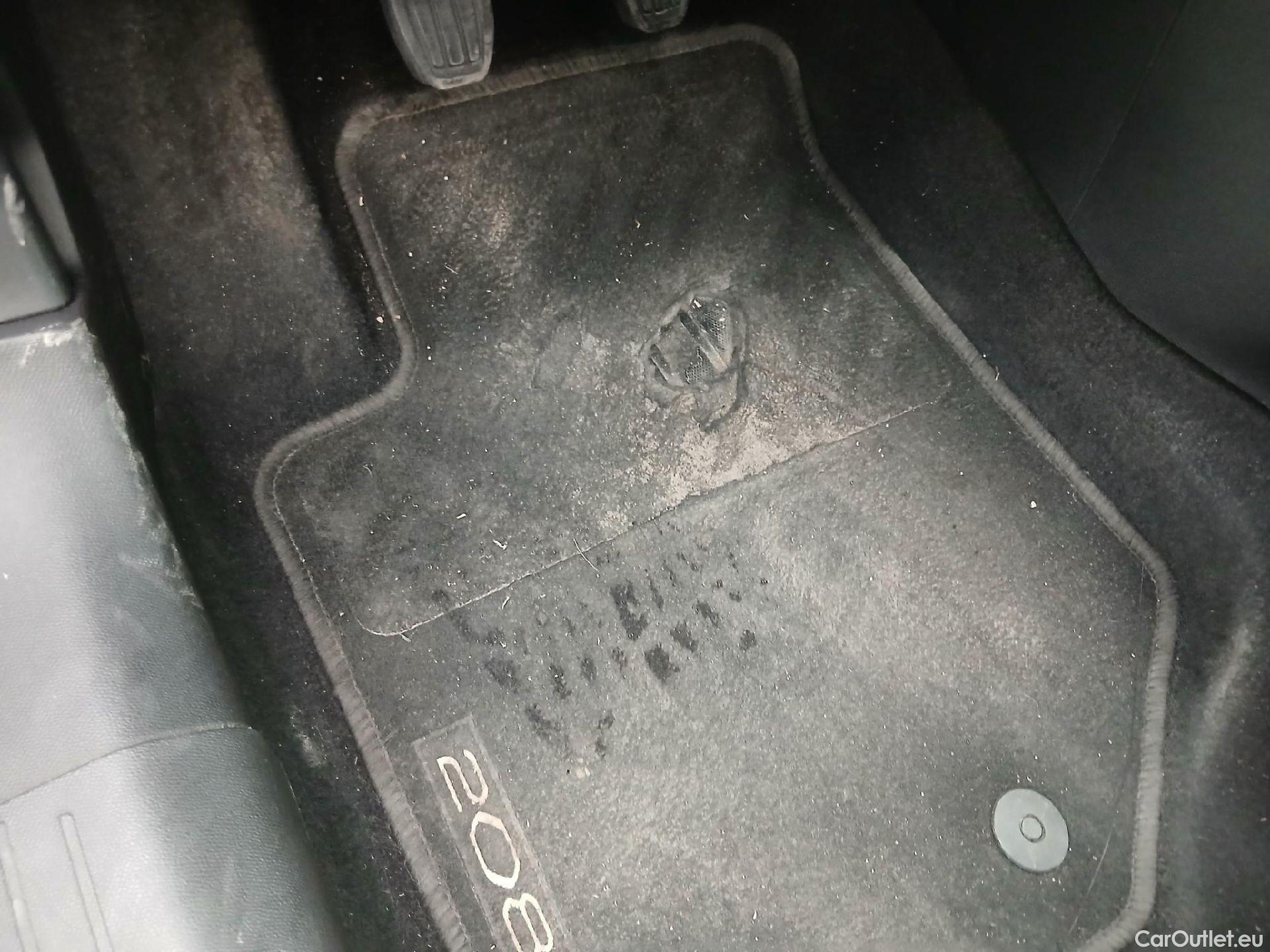  Peugeot  208 PEUGEOT  / 2019 / 5P / berlina con portón BlueHDi 73kW (100CV) Active Pack (AC) #5