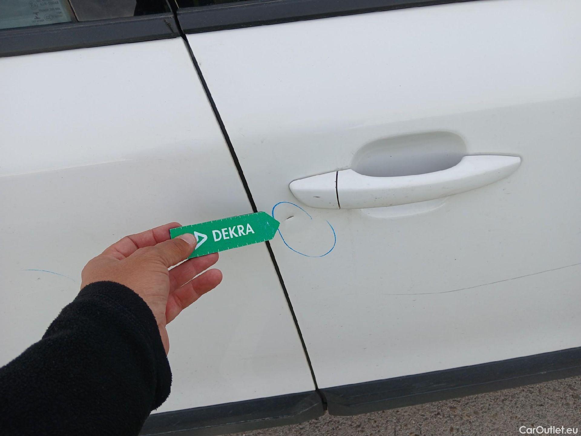  Peugeot  2008 PEUGEOT  / 2019 / 5P / todoterreno Active Puretech 100 S&S BVM6 #46