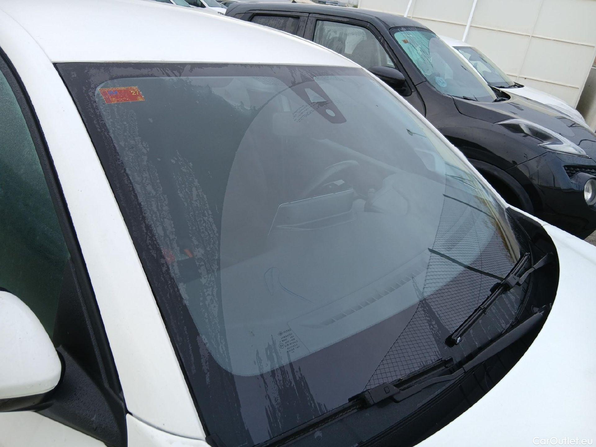  Peugeot  208 PEUGEOT  / 2019 / 5P / berlina con portón BlueHDi 73kW (100CV) Active Pack (AC) #11