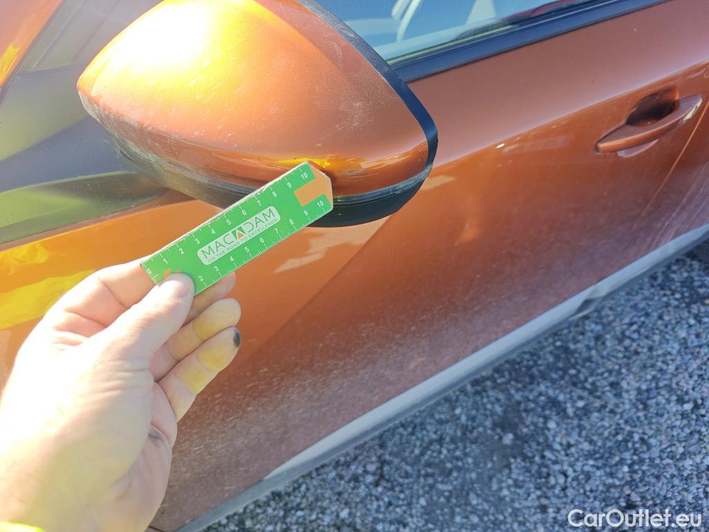  Peugeot  2008 PEUGEOT  / 2019 / 5P / todoterreno Allure Pack Puretech 100 S&S BVM6 #32