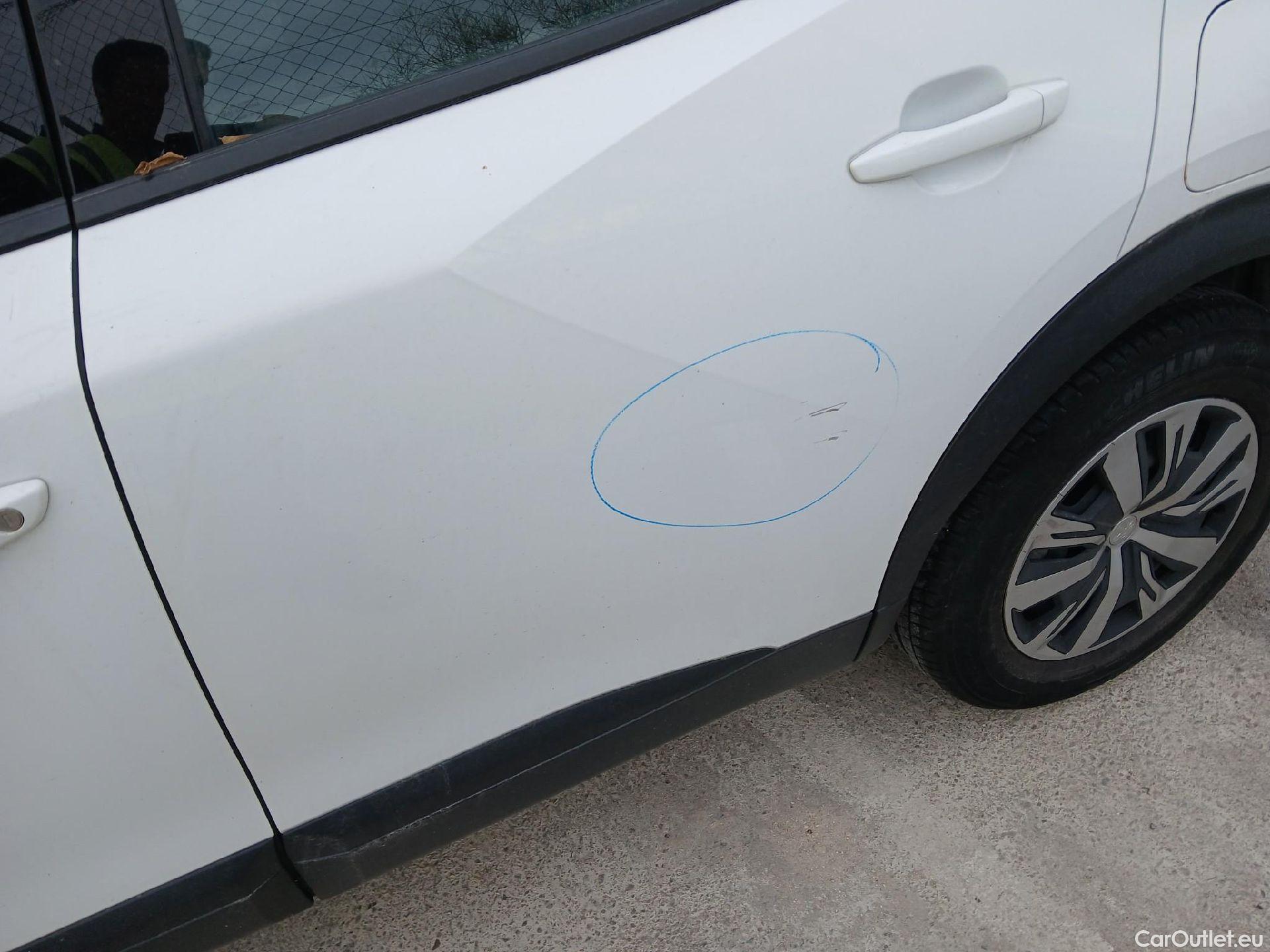  Peugeot  2008 PEUGEOT  / 2019 / 5P / todoterreno Active Puretech 100 S&S BVM6 #28