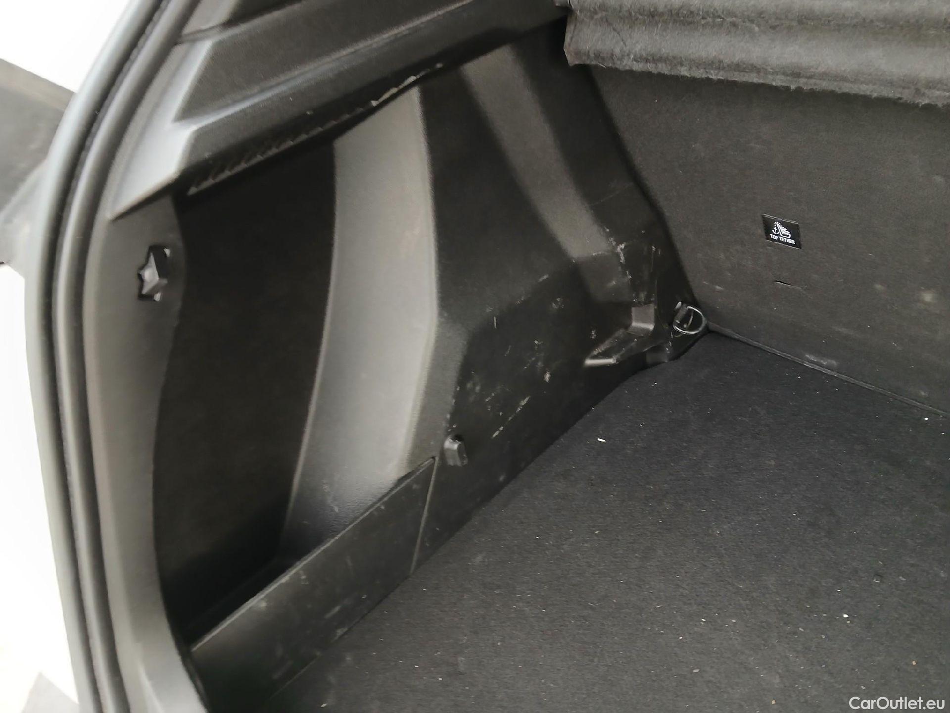  Peugeot  2008 PEUGEOT  / 2019 / 5P / todoterreno Active Puretech 100 S&S BVM6 #9