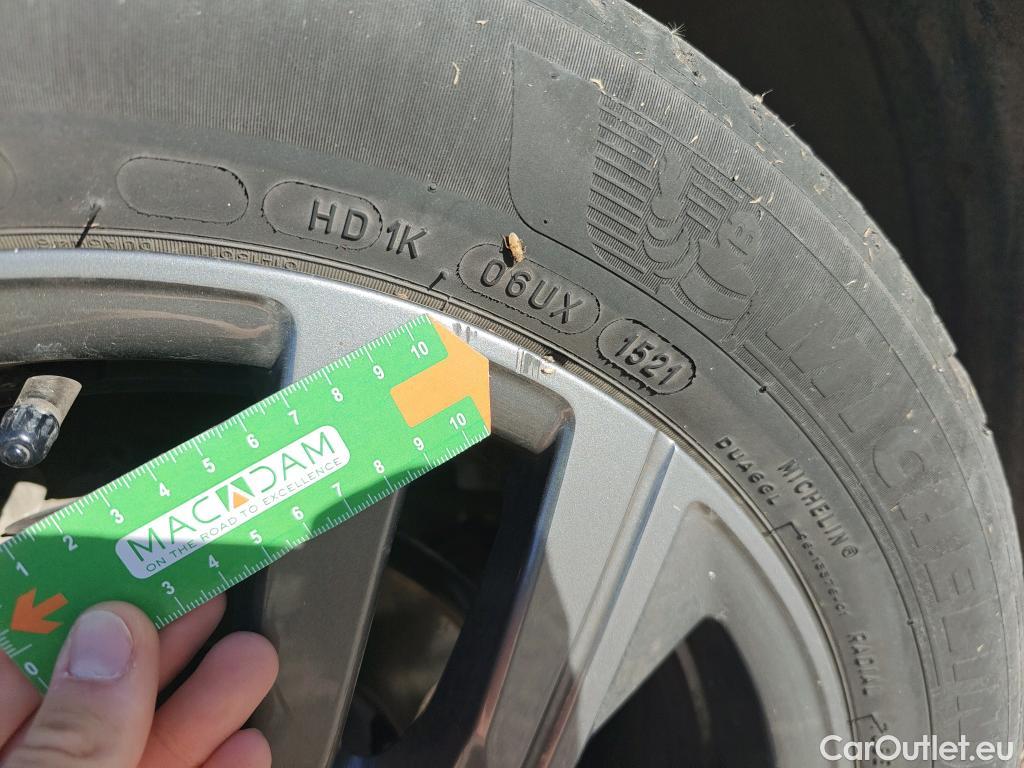  Peugeot  208 PEUGEOT  / 2019 / 5P / berlina con portón PureTech 73kW (100CV) Active Pack #26