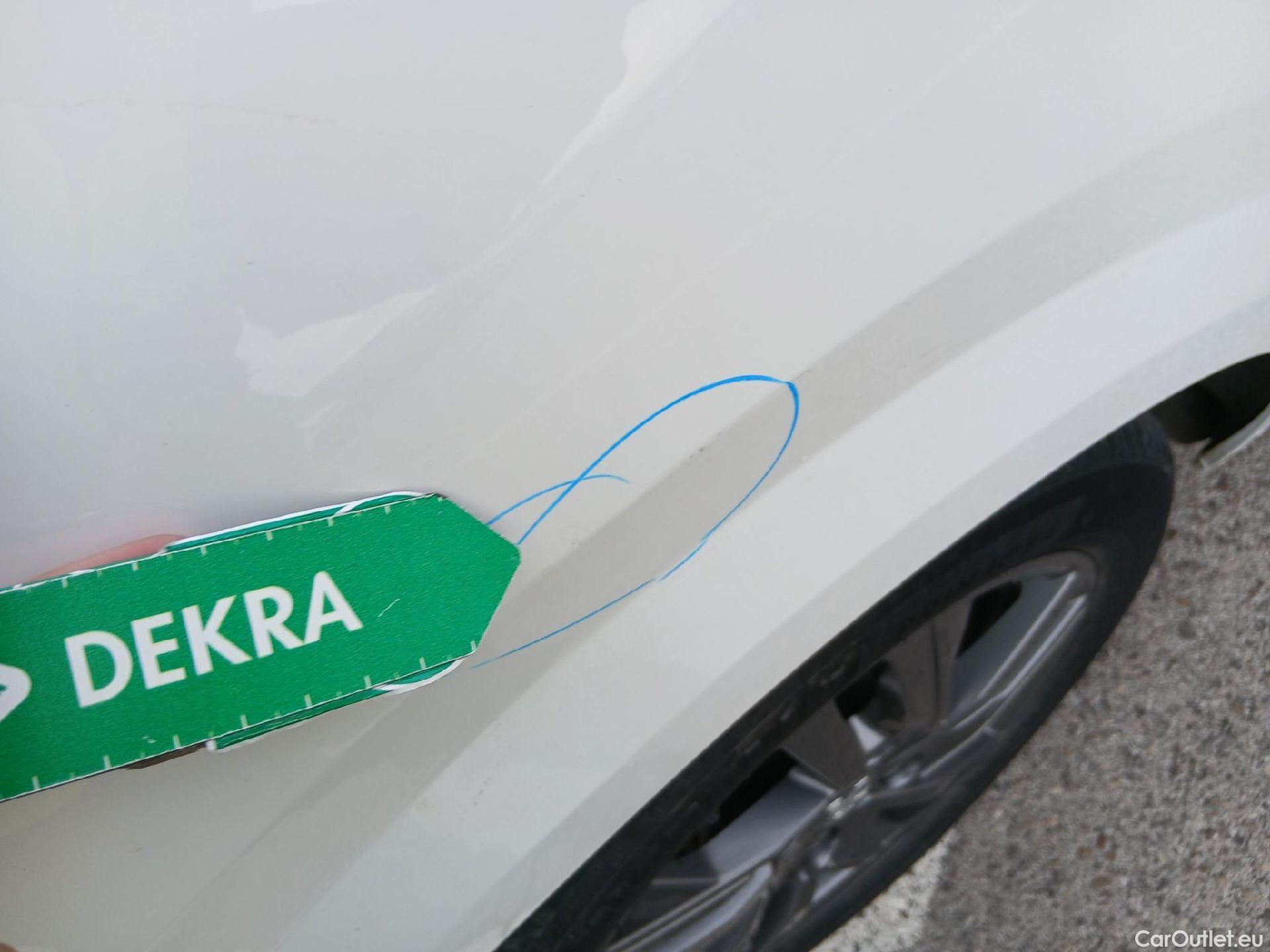  Peugeot  208 PEUGEOT  / 2019 / 5P / berlina con portón BlueHDi 73kW (100CV) Active Pack (AC) #14