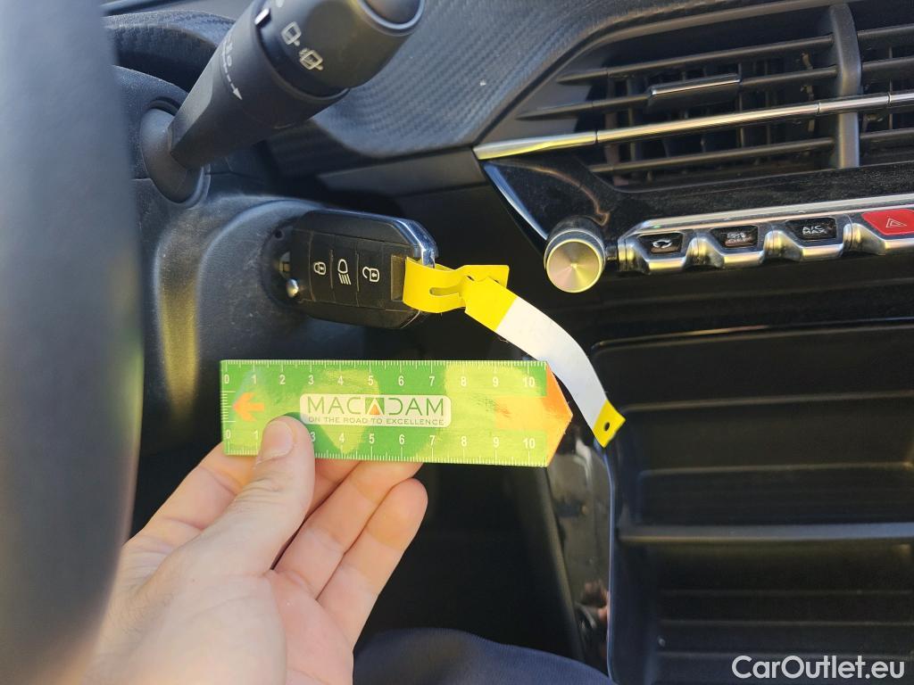  Peugeot  208 PEUGEOT  / 2019 / 5P / berlina con portón PureTech 73kW (100CV) Active Pack #2