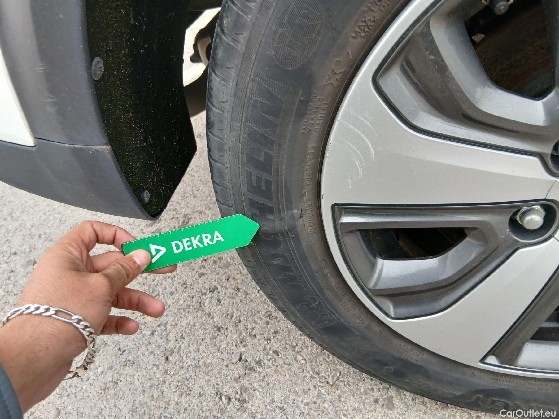  KIA  Niro KIA  Hïbrido Enchufable / 2016 / 5P / crossover 1.6 GDi Híbrido Enchufable 104kW Drive #16