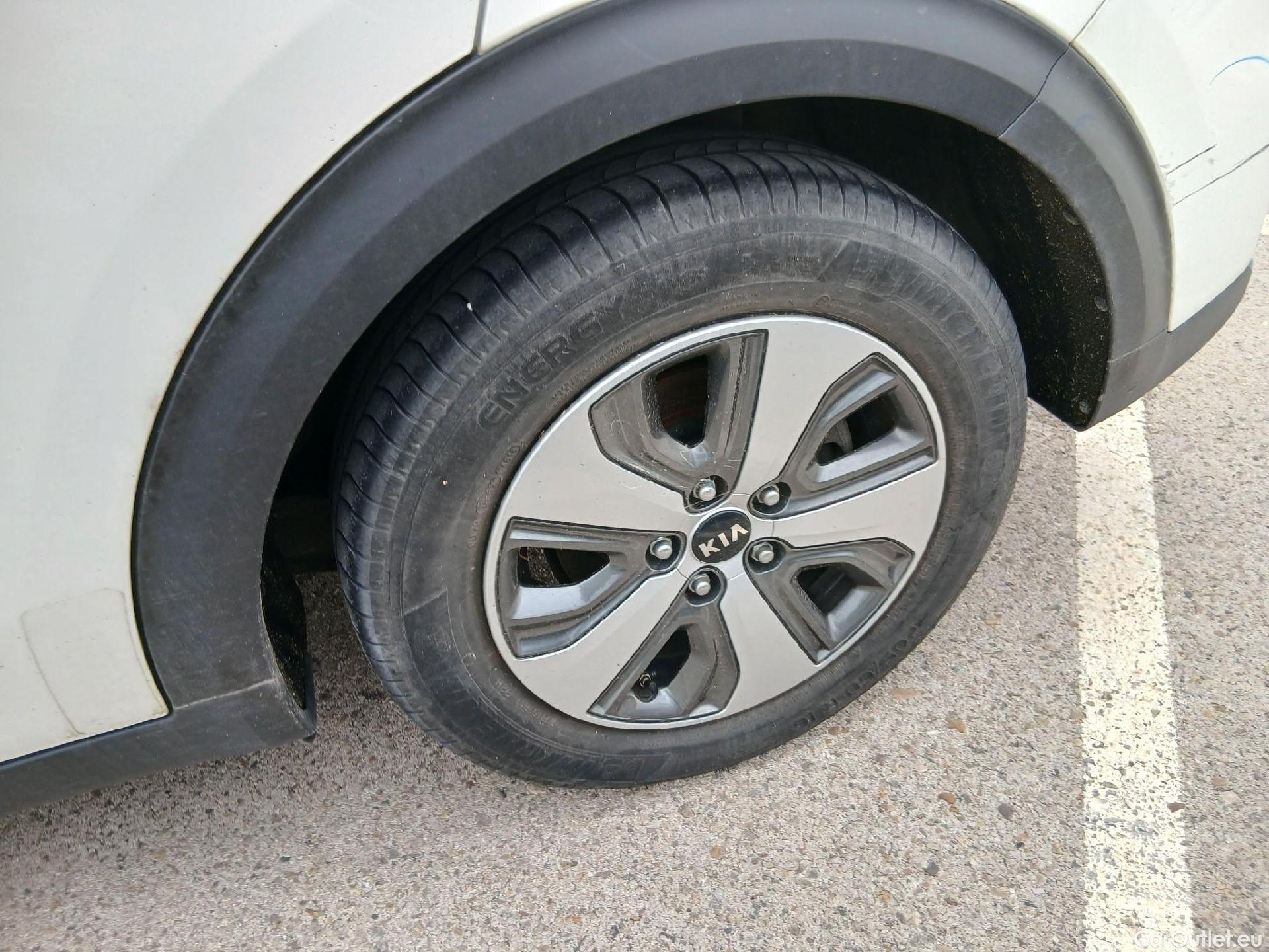  KIA  Niro KIA  Hïbrido Enchufable / 2016 / 5P / crossover 1.6 GDi Híbrido Enchufable 104kW Drive #4