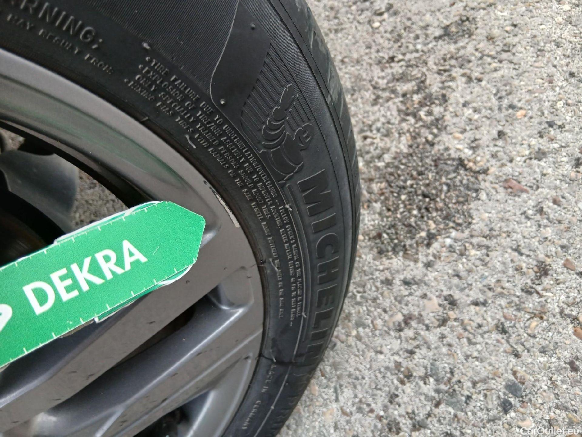  Peugeot  208 PEUGEOT  / 2019 / 5P / berlina con portón BlueHDi 73kW (100CV) Active Pack (AC) #8