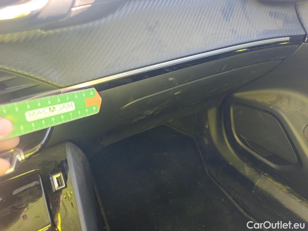  Peugeot  2008 PEUGEOT  / 2019 / 5P / todoterreno Allure Pack Puretech 100 S&S BVM6 #10