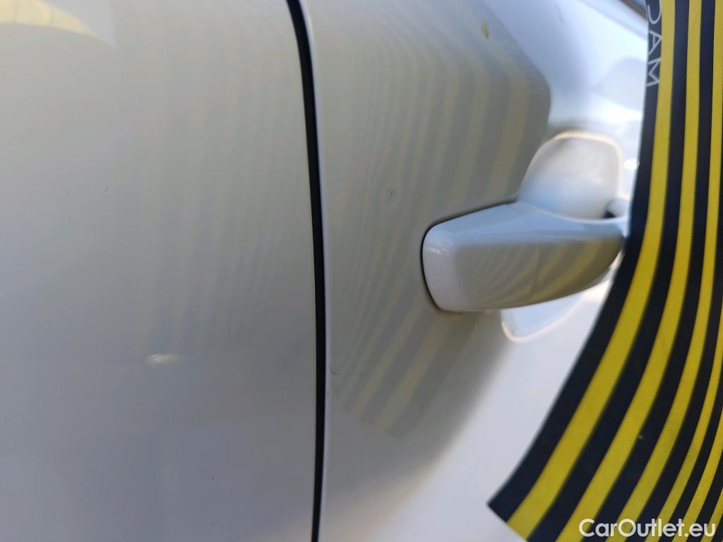  Peugeot  2008  Allure Pack 1.5 HDi 110CV MT6 E6d #9