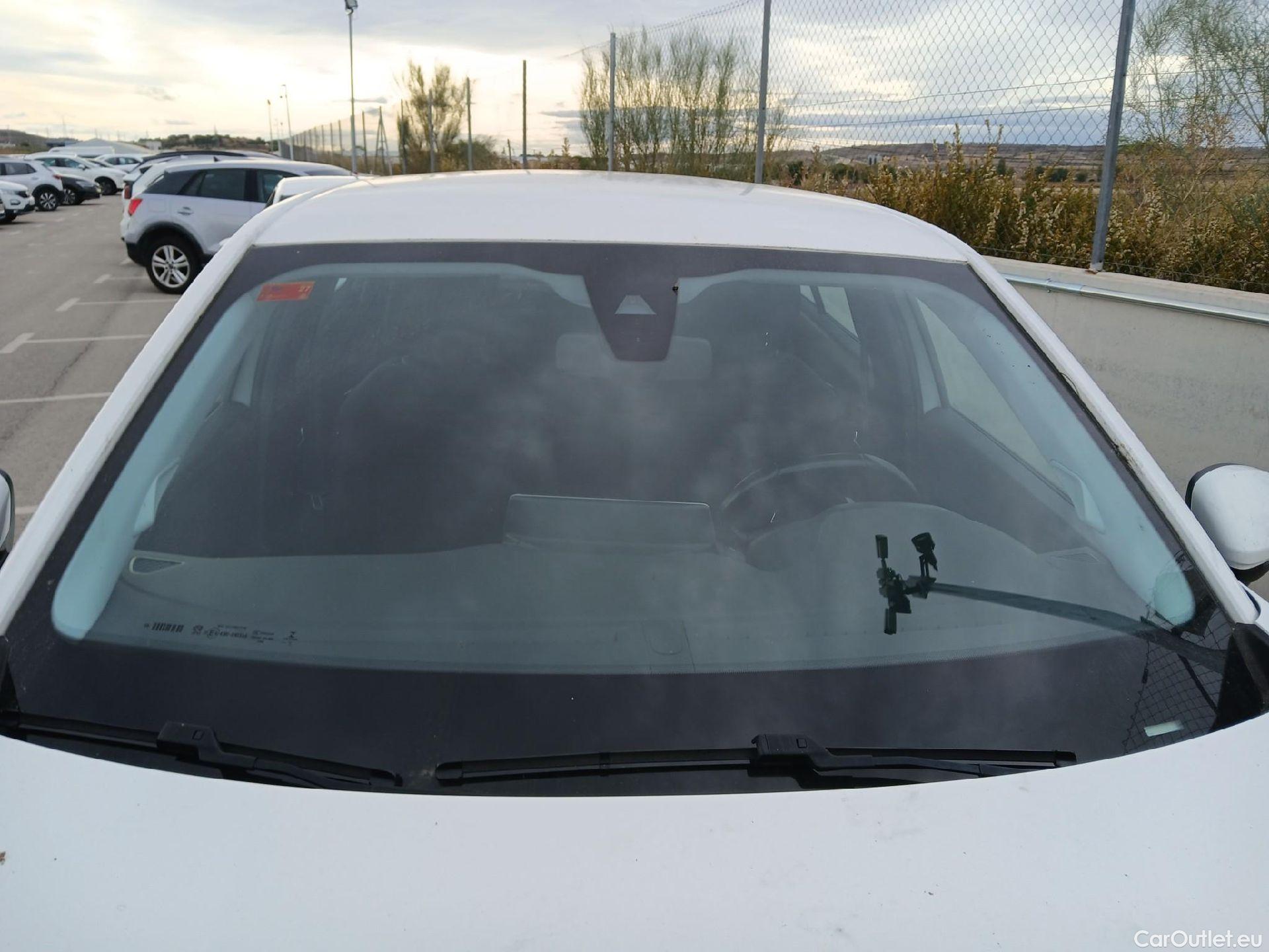  Peugeot  2008 PEUGEOT  / 2019 / 5P / todoterreno Active Puretech 100 S&S BVM6 #22